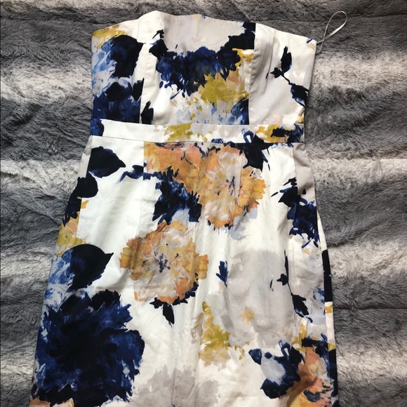NWT Strapless Floral Dress w/ Pockets - Picture 3 of 8